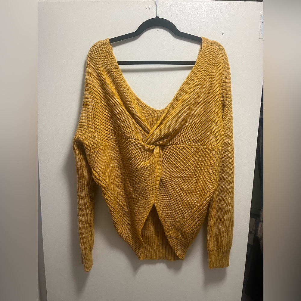Women’s Twisted Knot Sweater